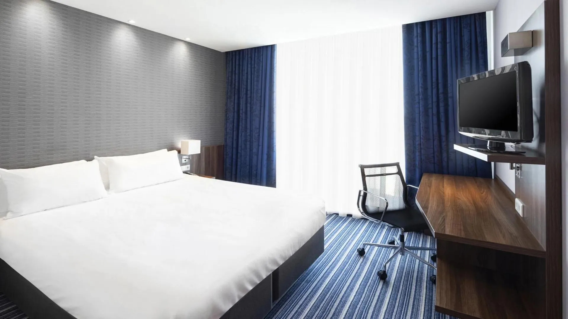Holiday Inn Express Amsterdam - South By Ihg 3*,