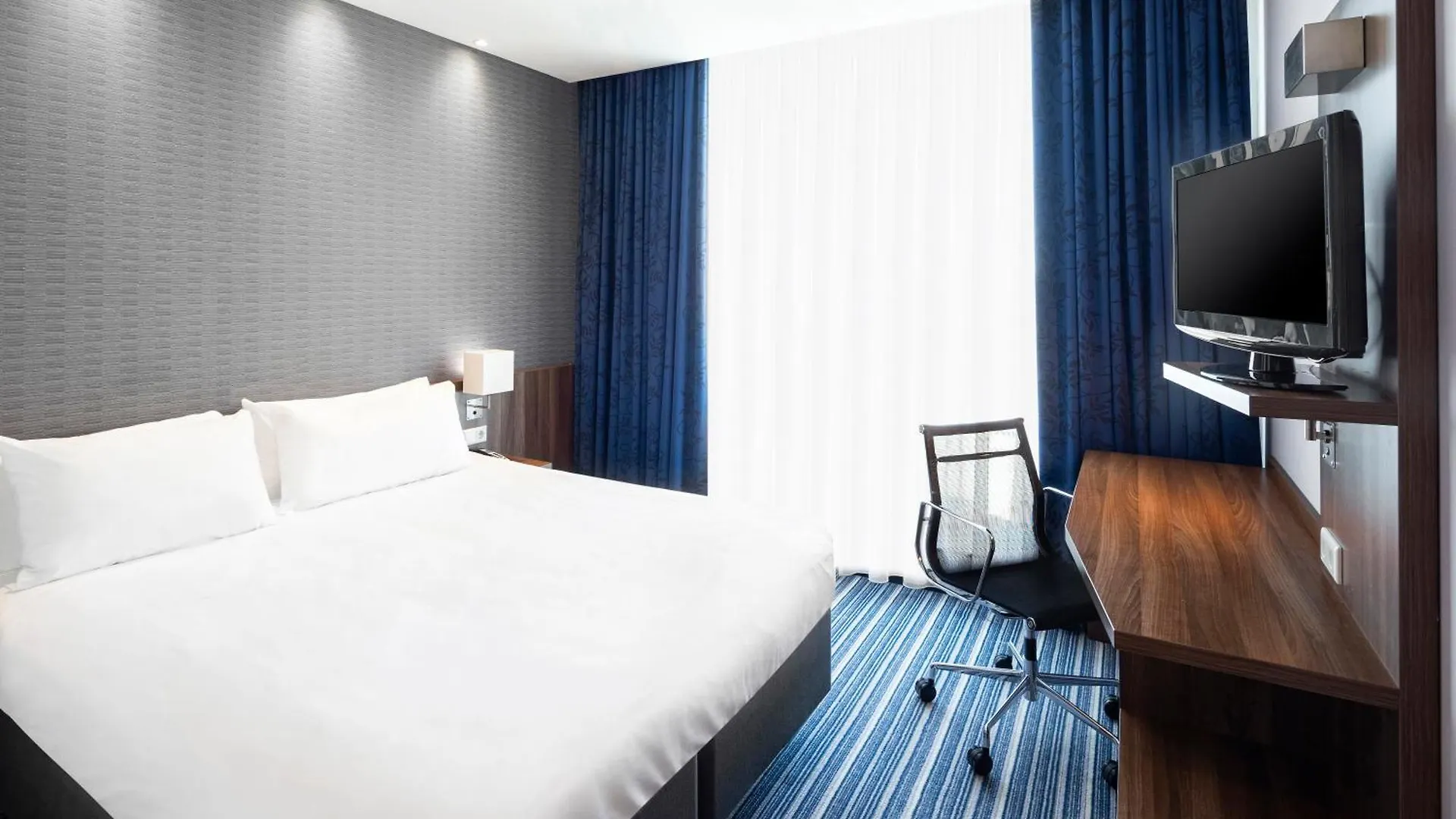 Holiday Inn Express Amsterdam - South By Ihg Отель